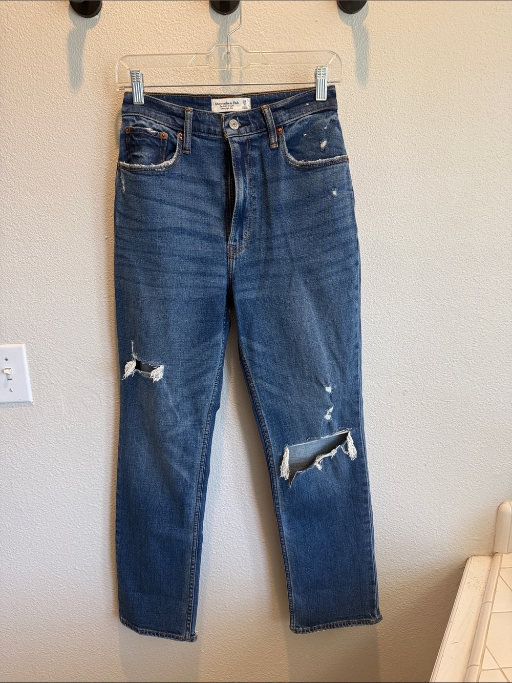 Abercrombie & Fitch Distressed ankle straight ultra high rise Jeans - Blue 4Long